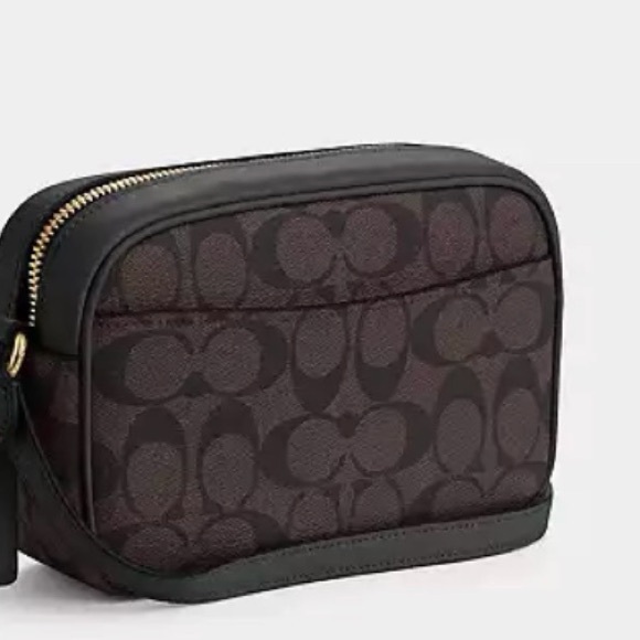 Coach Mini Jamie Camera Bag
In Signature Canvas Brown/Gold/Black. - Picture 9 of 12